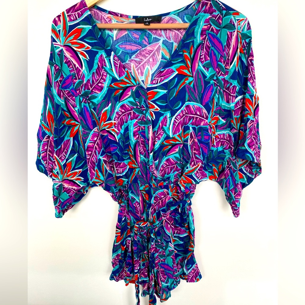 Lulus tropical print romper. Removable waist tie. Gorgeous print. Size M.